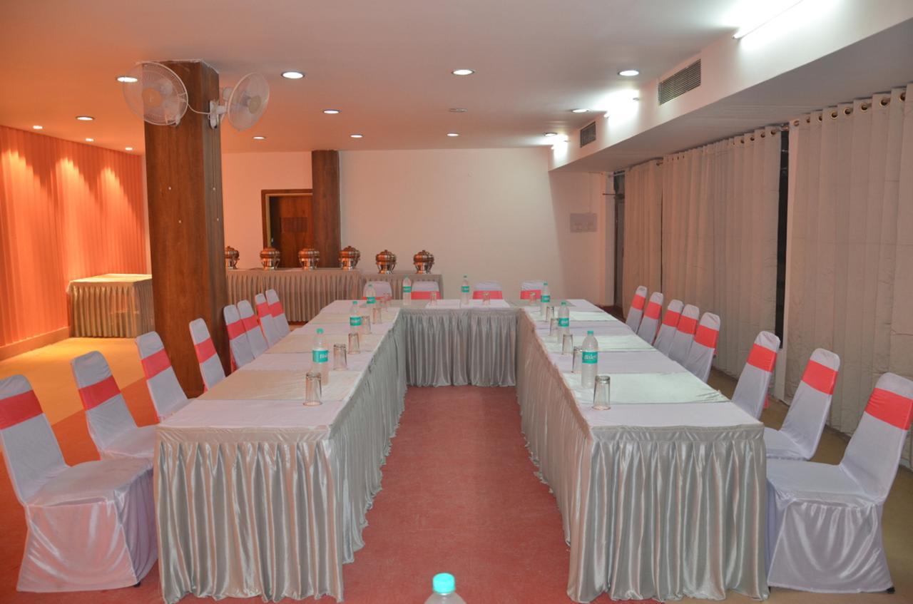 Hotel Khajuraho Regency Бхопал Экстерьер фото